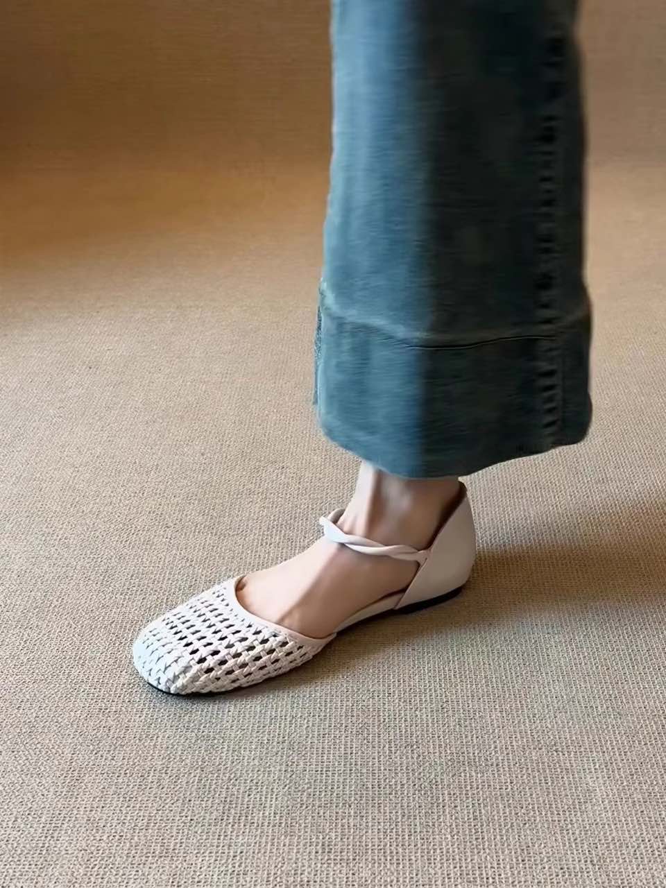 編み込みスクエアトゥ ストラップ ローヒールサンダル
