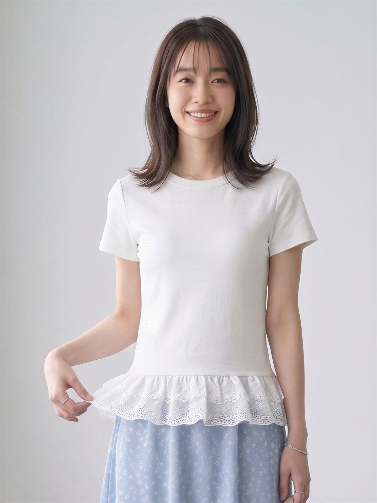 レース切り替えフリルヘムTシャツ