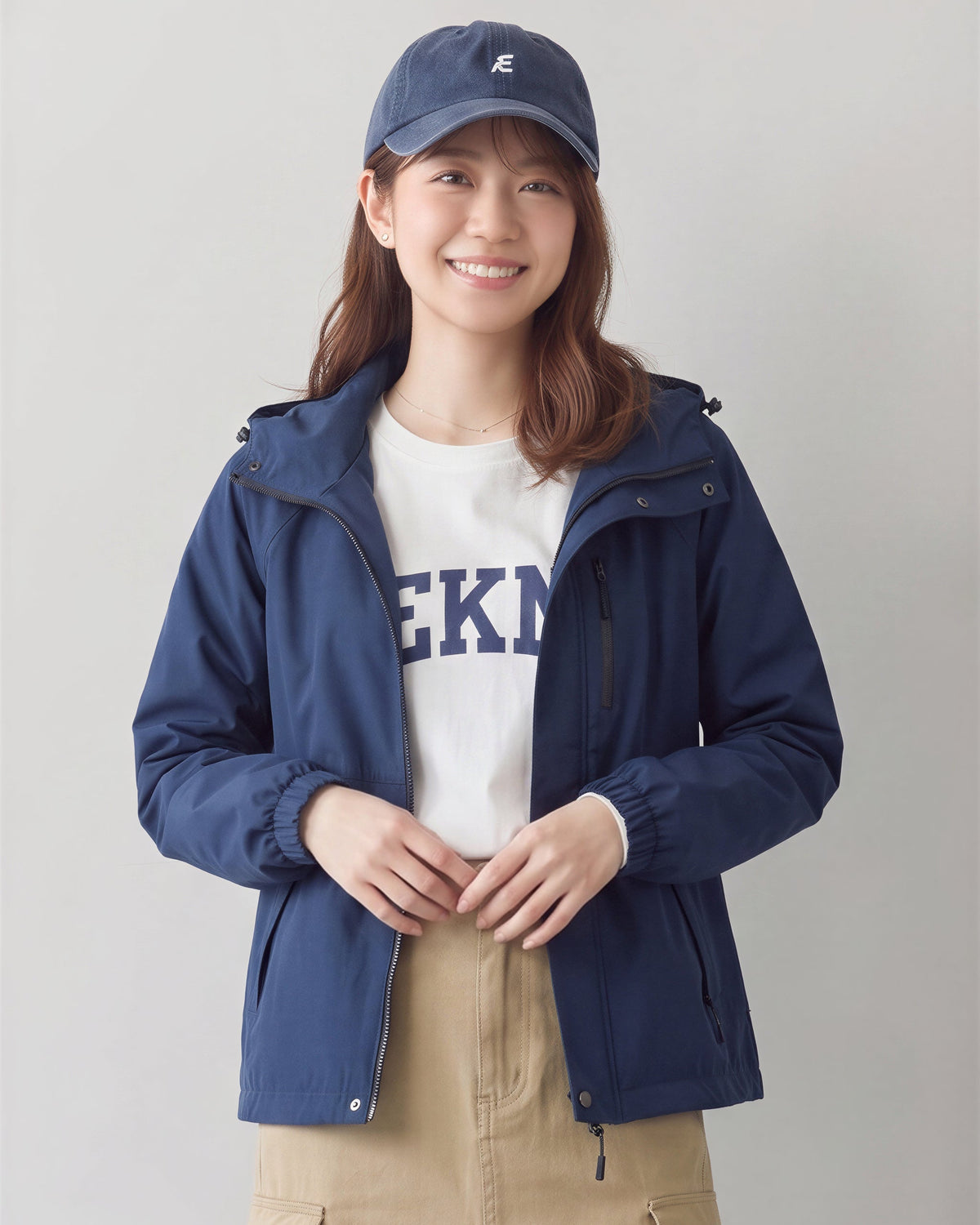 【秋新作】【全2色】S~2XL フード付きショート丈 立体裁断マウンテンパーカー