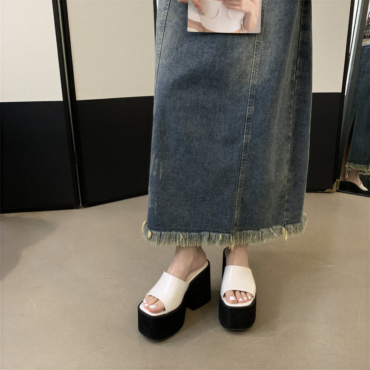 ミニマルワイドアッパー 厚底でスタイルアップ ピープトゥハイヒールミュール（厚底プラットフォーム）