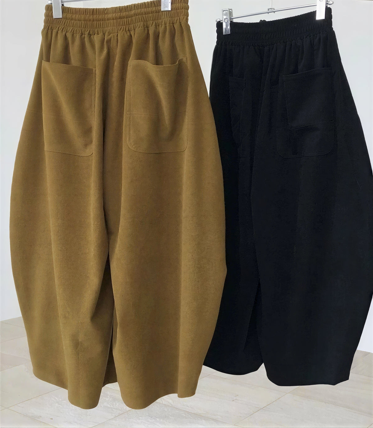 ゆったりカーブシルエット 立体サルエルパンツ