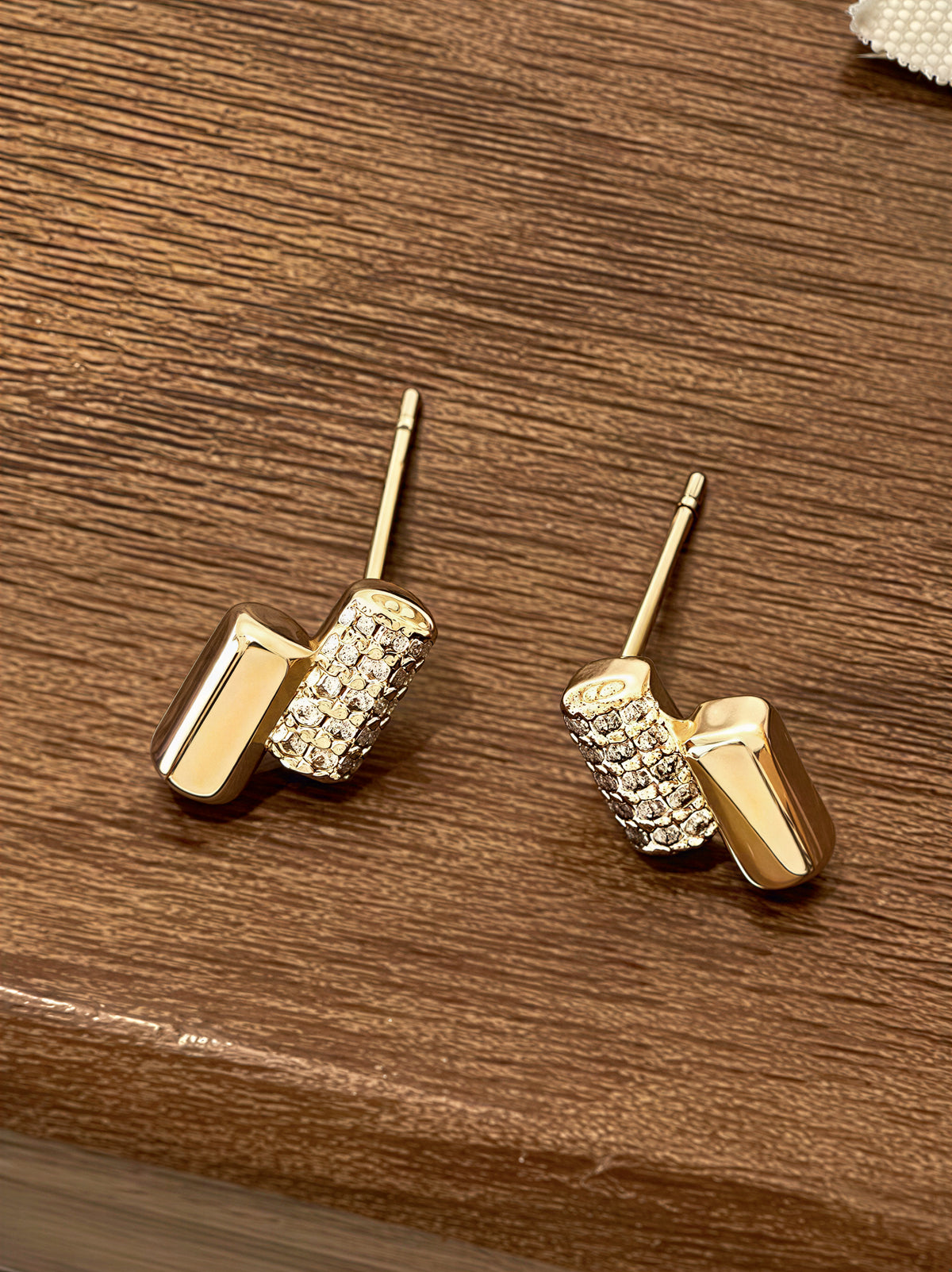 【S999純銀ポスト】きらめきジルコン 2連デザイン ゴールド＆シルバー バイカラー ミニピアス