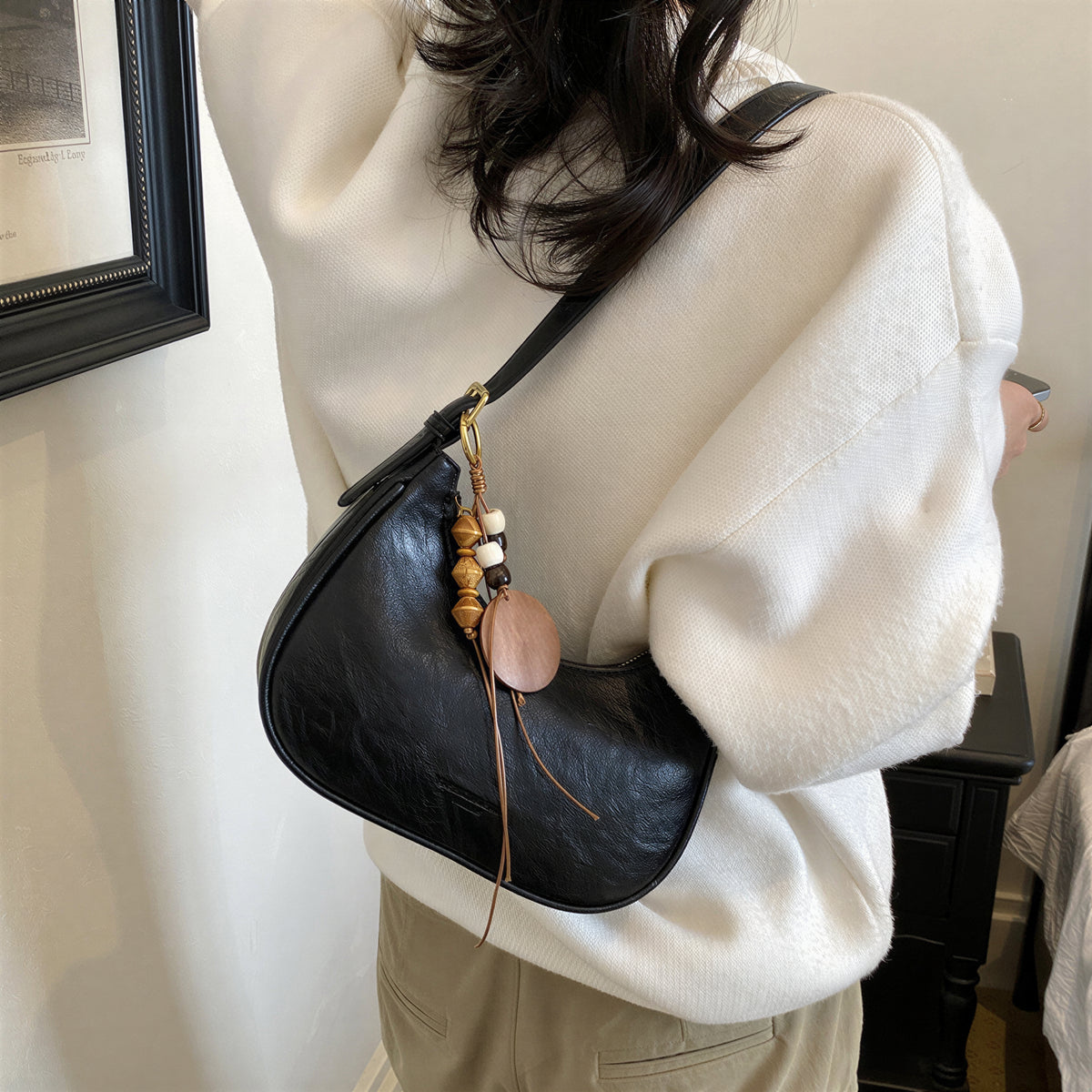 レトロフリンジチャーム 三日月シルエット ワンショルダー脇バッグ