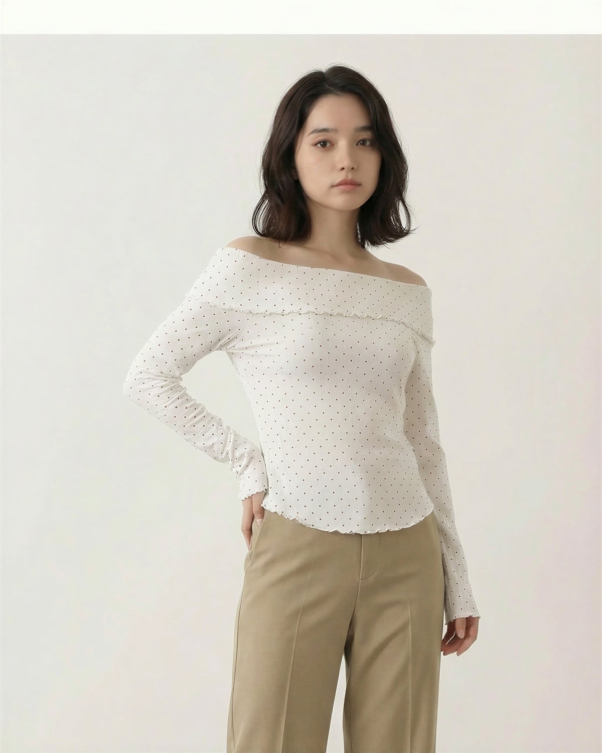 オフショル風 フリルネック 小ドット柄 フィットTシャツ