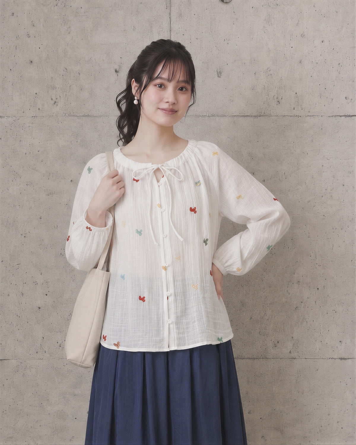 フリル襟リボン刺繍ブラウス-ホワイト-XL