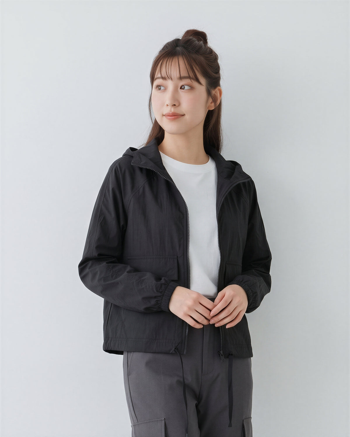 フード付き ドローストリング ショート丈マウンテンパーカー