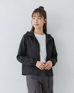 フード付き ドローストリング ショート丈マウンテンパーカー