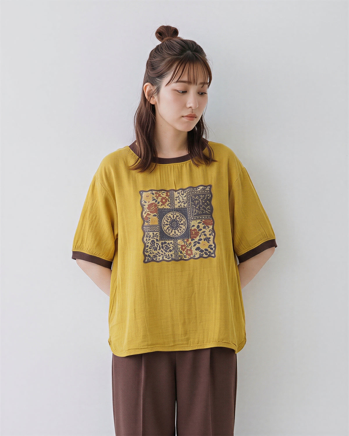 ゆったりクルーネック 配色トリムプリントTシャツ