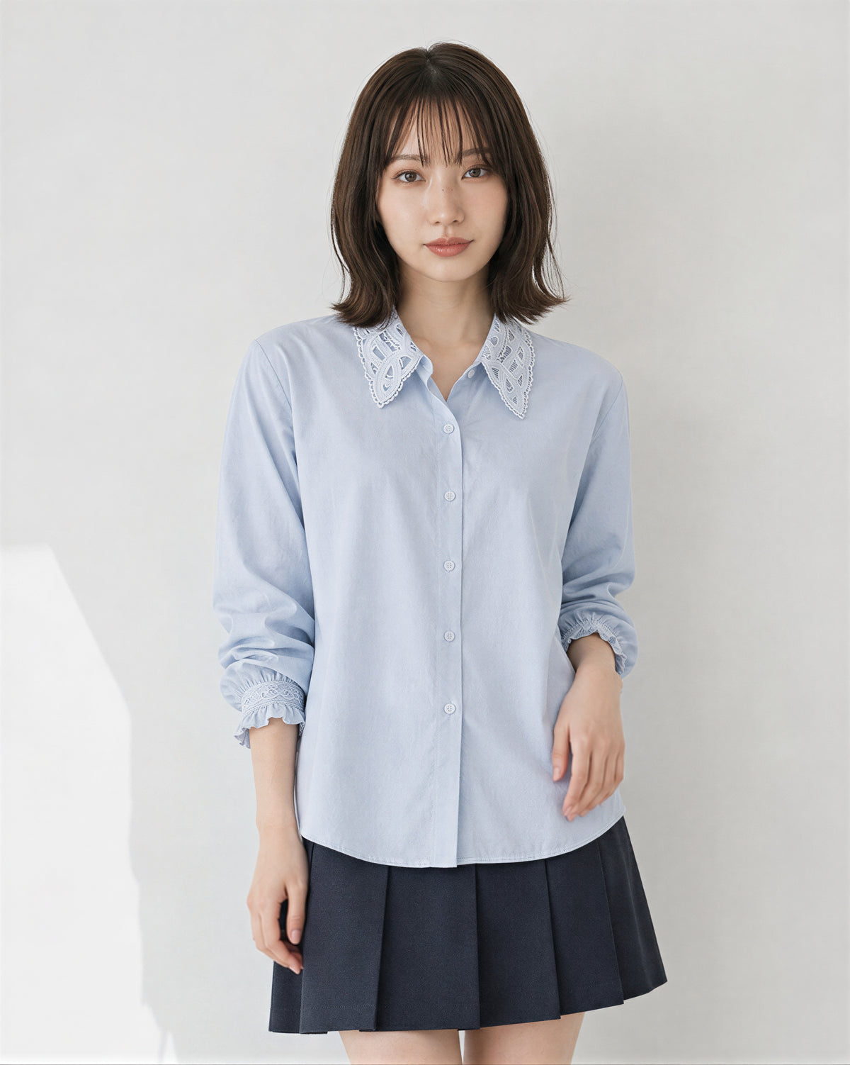 カットワーク襟 フリルカフスブラウス-サックス-L