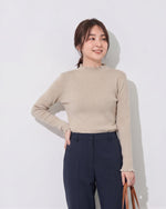 【全2色】S~2XL メロウフリルのハイネック風スリムニット