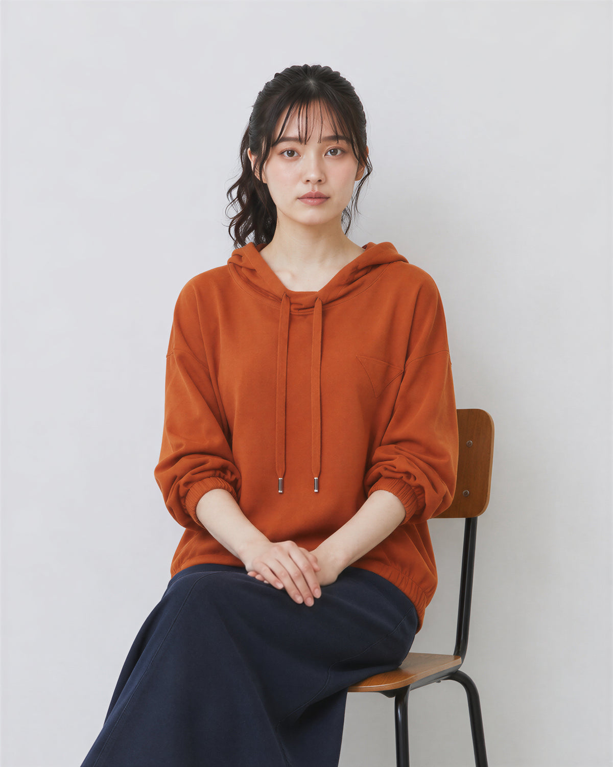 【秋新作】ゆったりドロップショルダー ドローストリングフード付きスウェット