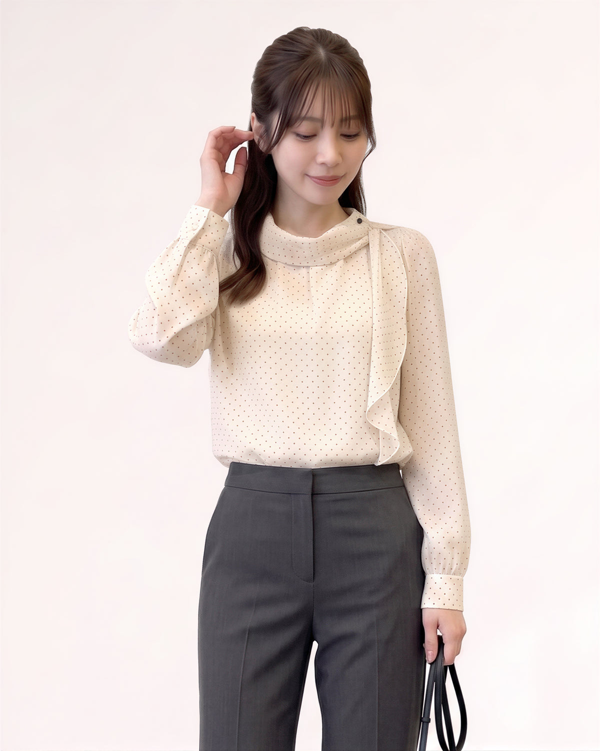 S~XL ドット柄 フリルハイネックブラウス