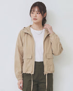 フード付き ドローストリング ショート丈マウンテンパーカー