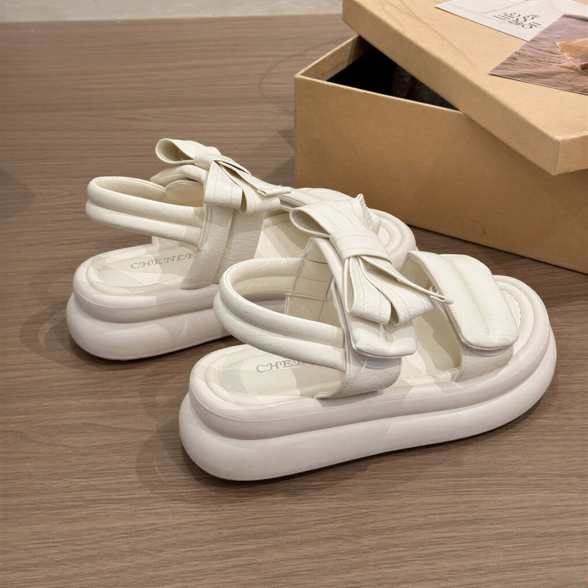 立体リボン 面ファスナー厚底サンダル