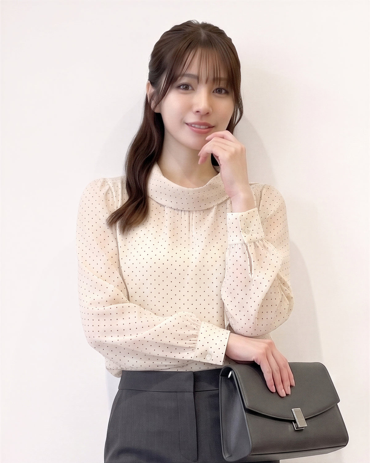 S~XL ドット柄 フリルハイネックブラウス