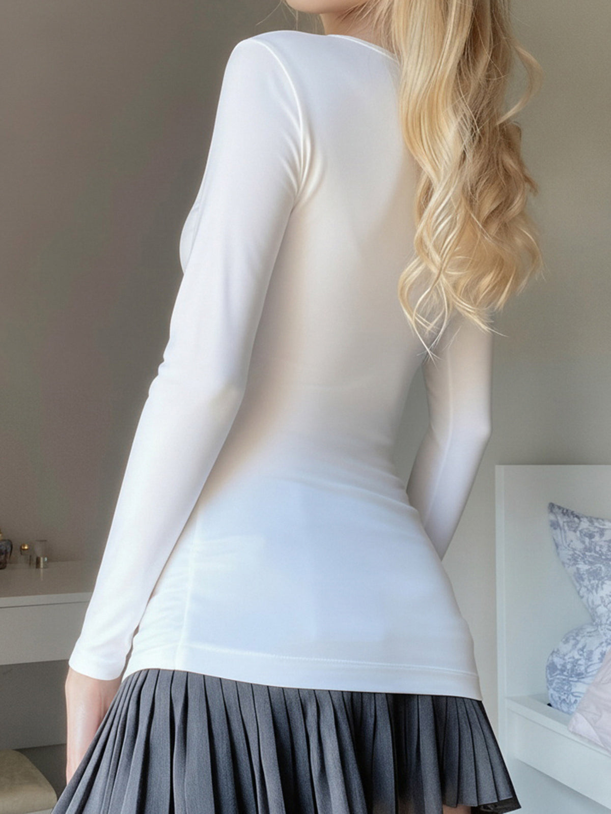 深Vネック ギャザー入り ハイウエスト見え すっきりフィット 長袖Tシャツ