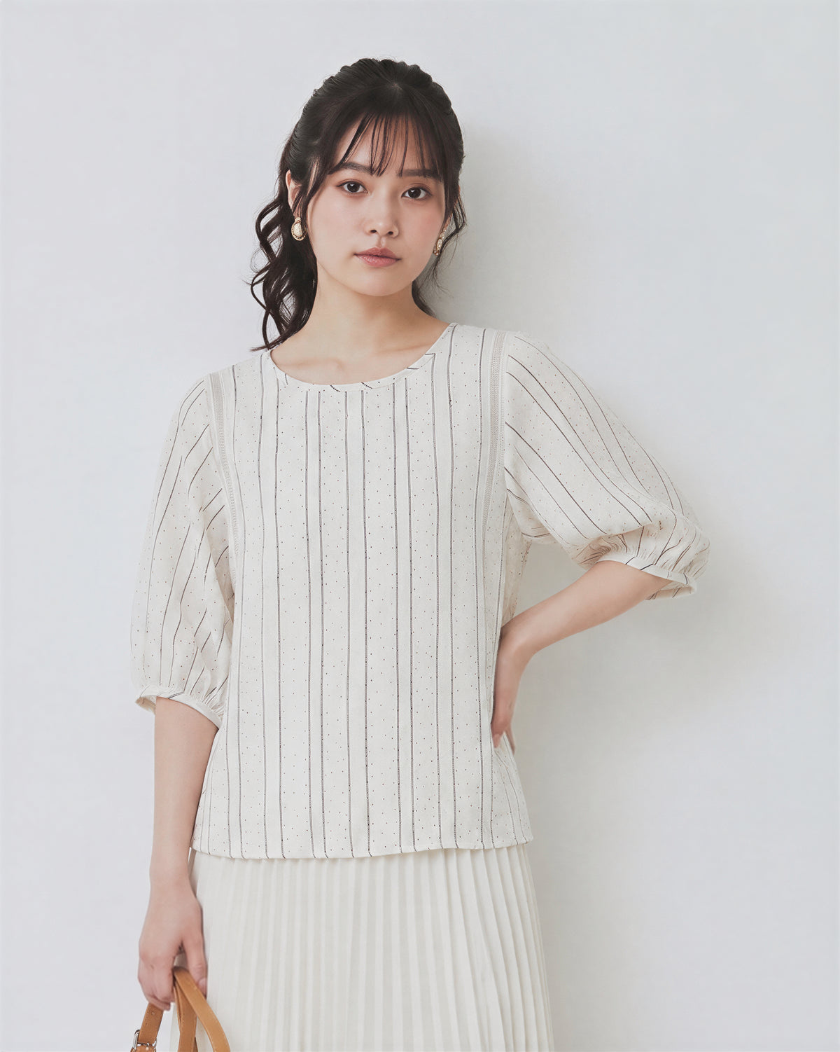 涼感天糸麻混紡シャツ丸首ストレートストライプシャツ-ホワイト-FREE