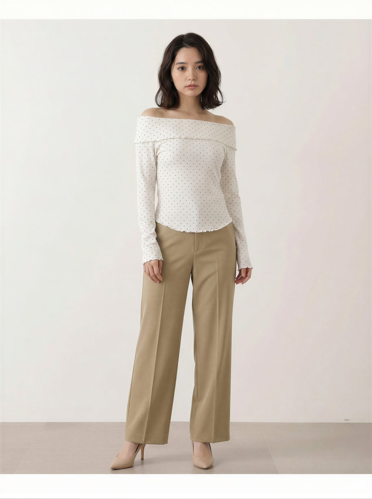 オフショル風 フリルネック 小ドット柄 フィットTシャツ
