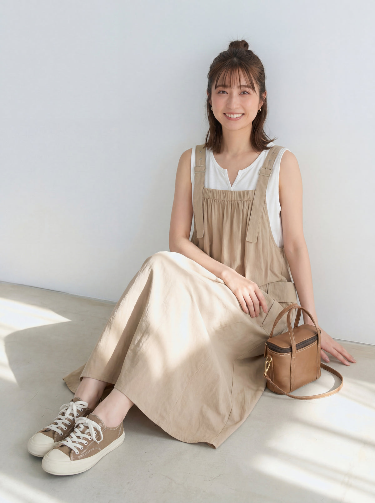 カーキブラウン ゆったりAラインシルエット ギャザーキャミワンピース