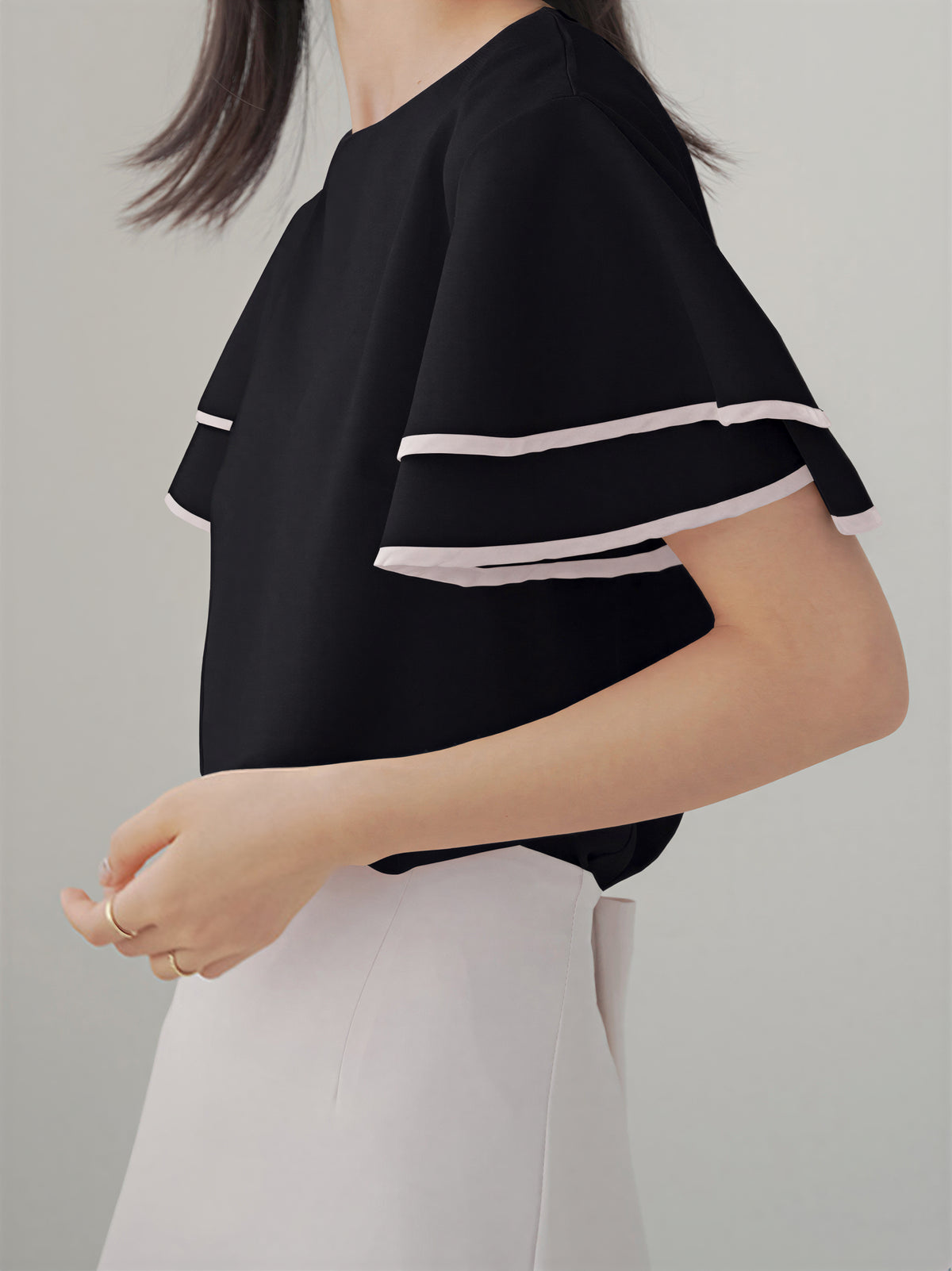フリルフレアスリーブ 配色パイピングTシャツ