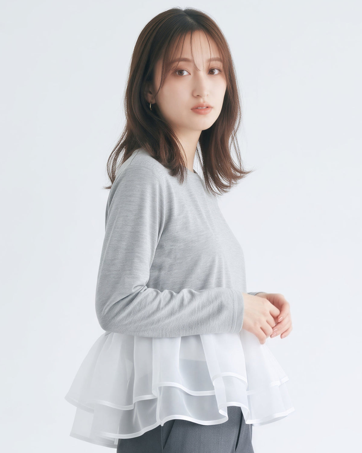 3色展開｜チュール切替・フリルヘム長袖Tシャツ
