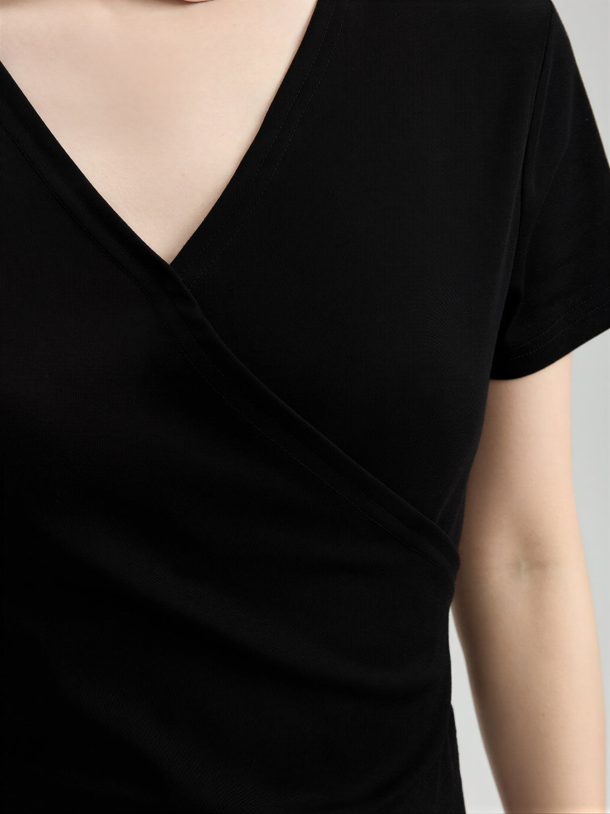クロスVネック スリムフィット 半袖Tシャツ