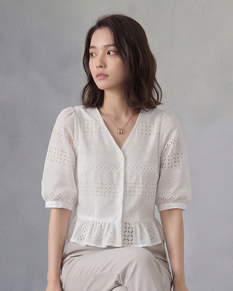 カットワーク刺繍ペプラムシャツ