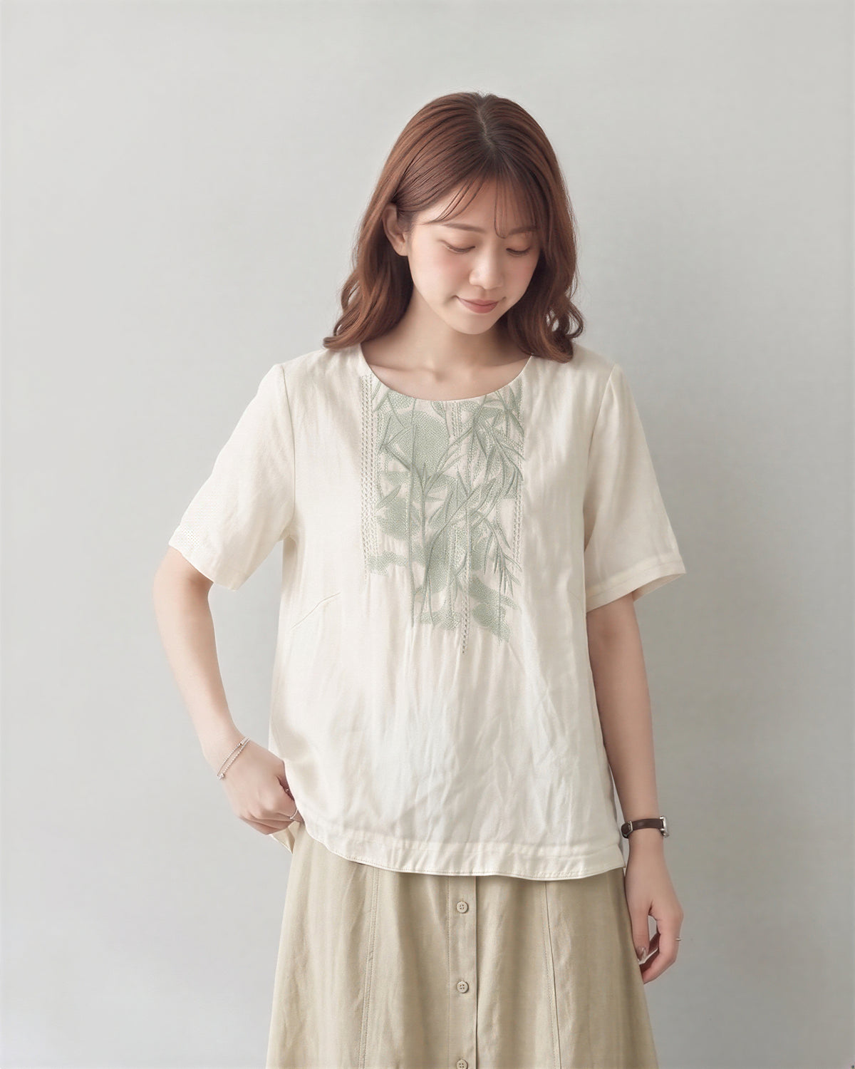 スクエアネック 刺繍 ゆったりTシャツ
