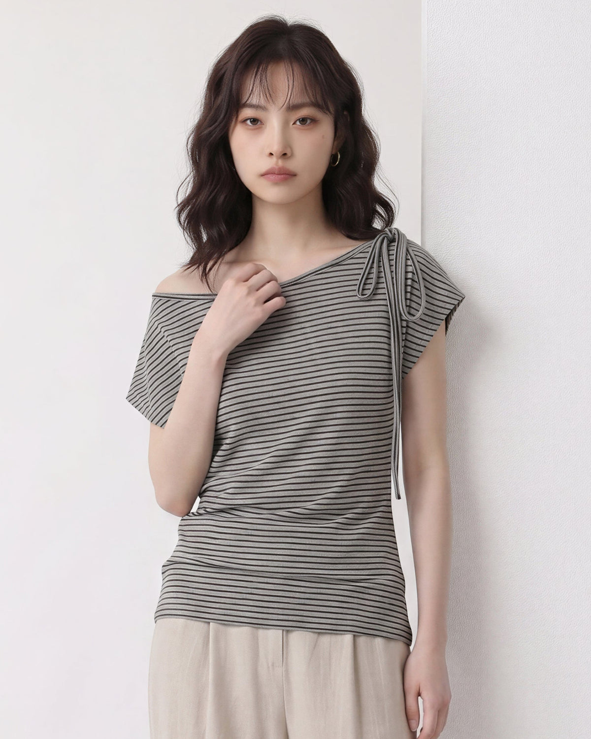 ワンショルダー風リボン付きボーダーTシャツ
