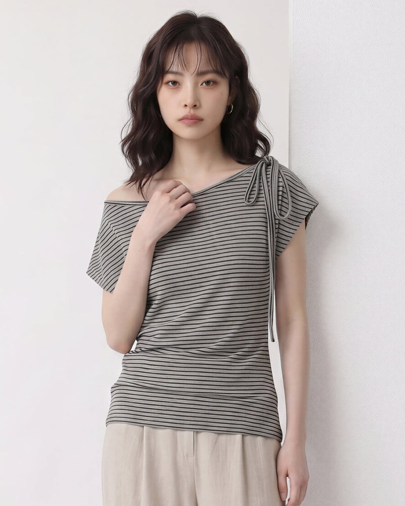 ワンショルダー風リボン付きボーダーTシャツ