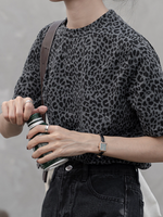 スモーキーグレー レオパード柄 スリムフィット 半袖Tシャツ