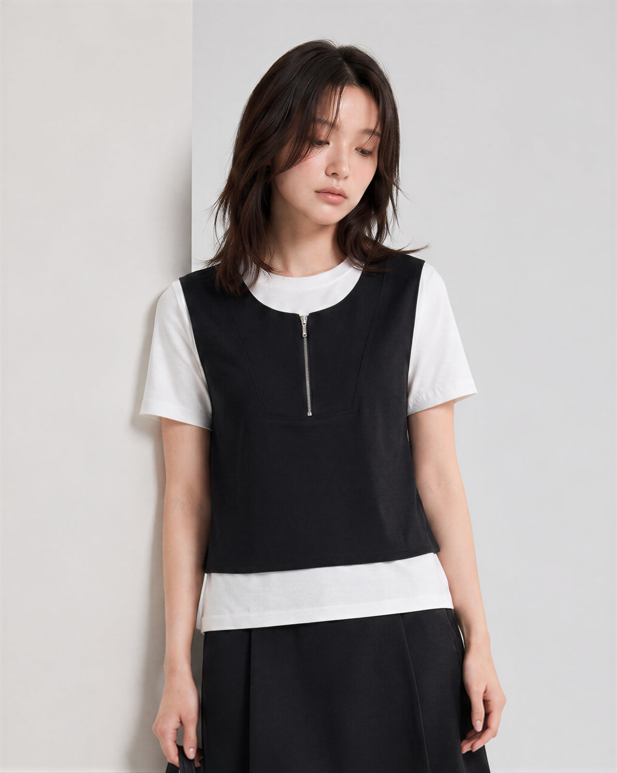配色切り替えファスナー付きフェイクレイヤード半袖Tシャツ-ブラック-L