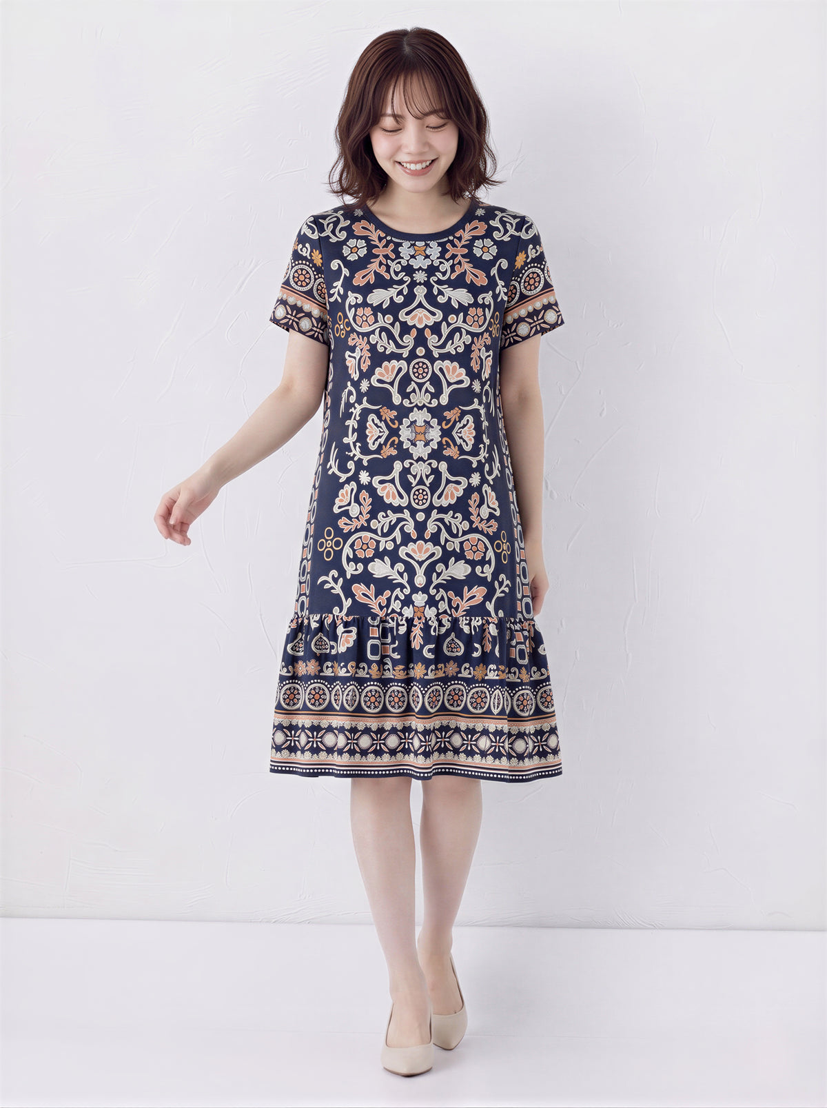 S~3XL プリント入り ゆったり フリルヘム 半袖ワンピース