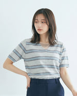 ライトブルーボーダーVネックニット