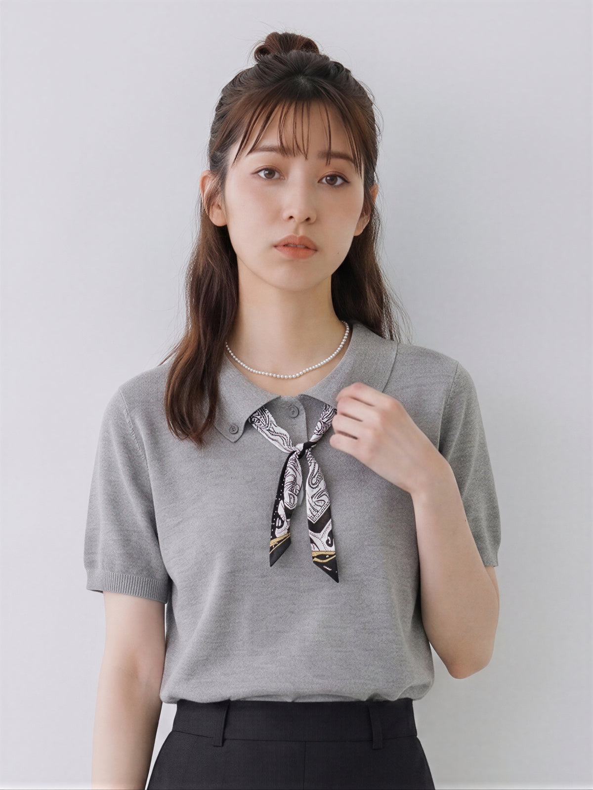 グレー リボン付き襟付き半袖ニット