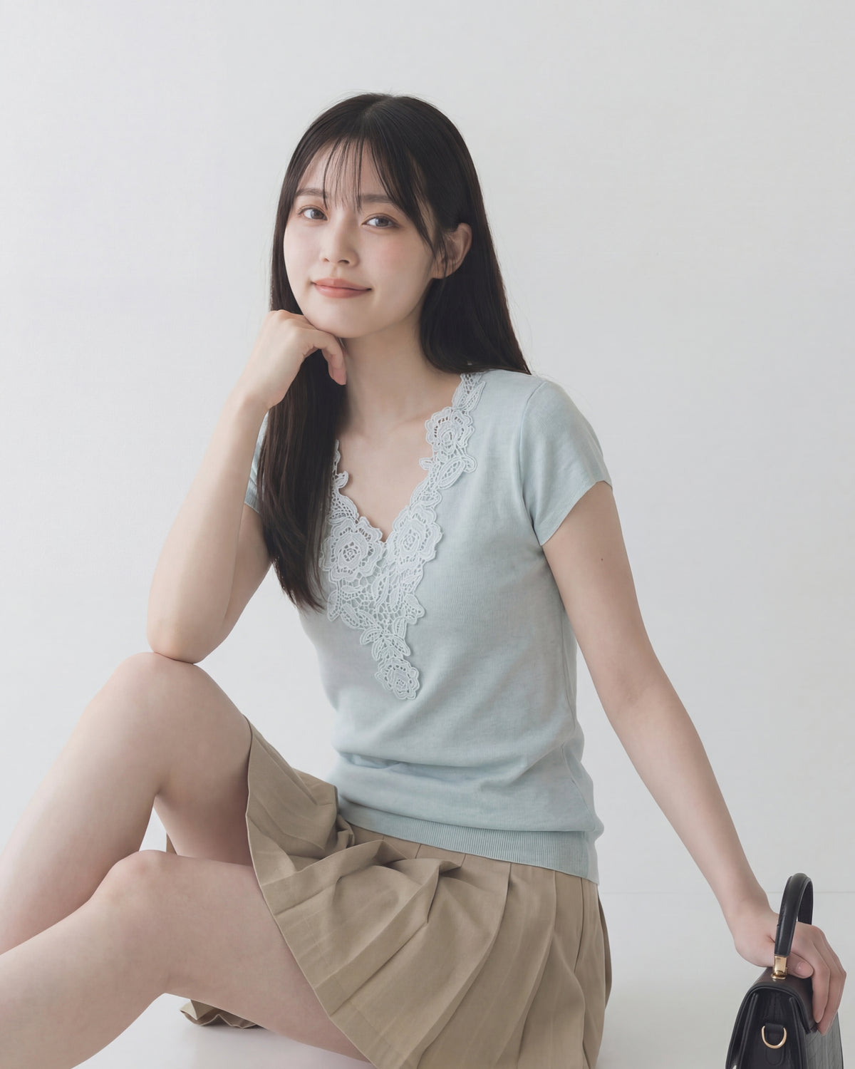 レースVネック スリムフィット 半袖Tシャツ