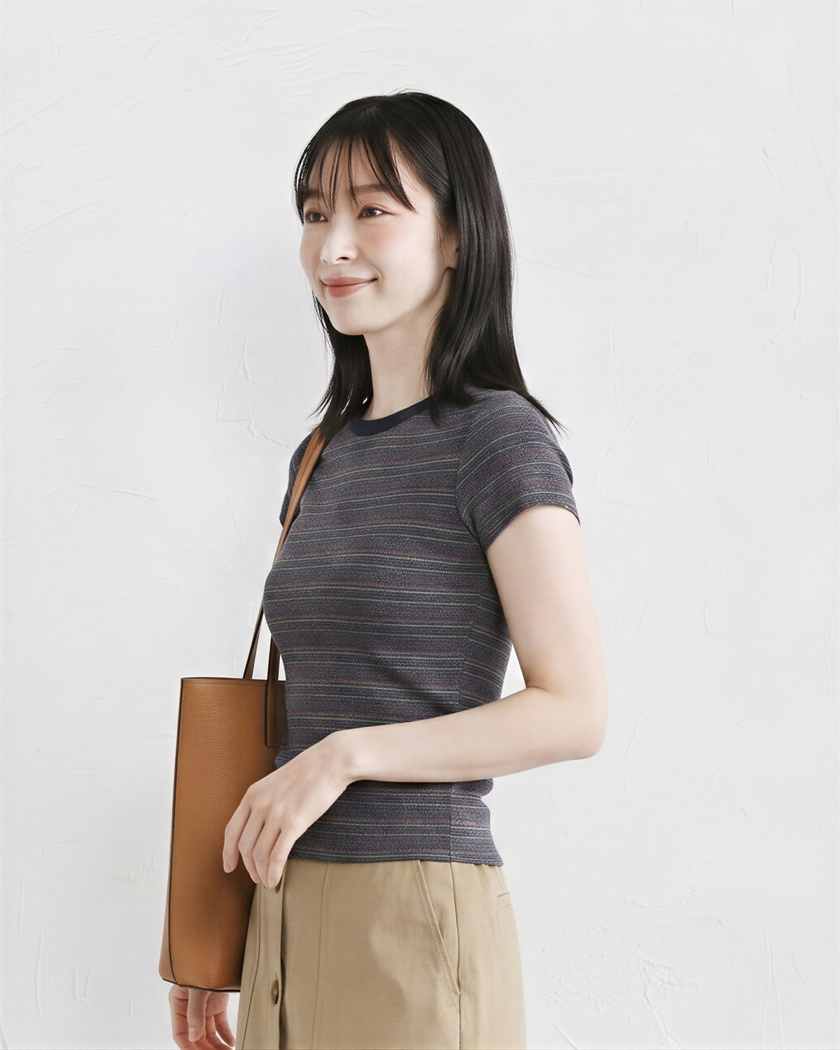 ラインをきれいに見せる 配色クルーネックTシャツ