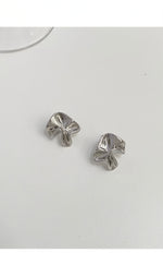 シルバー 立体プリーツ フラワーペタルピアス