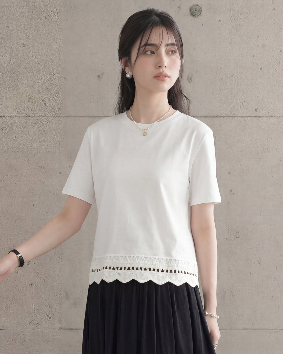 ホワイト クルーネック ストレートシルエット ショート丈 透かしレース 半袖Tシャツ
