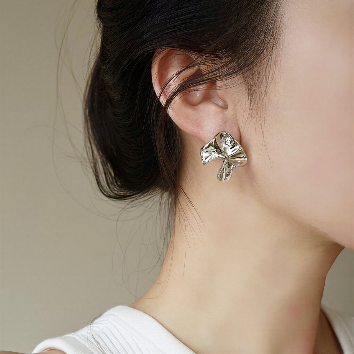 シルバー 立体プリーツ フラワーペタルピアス