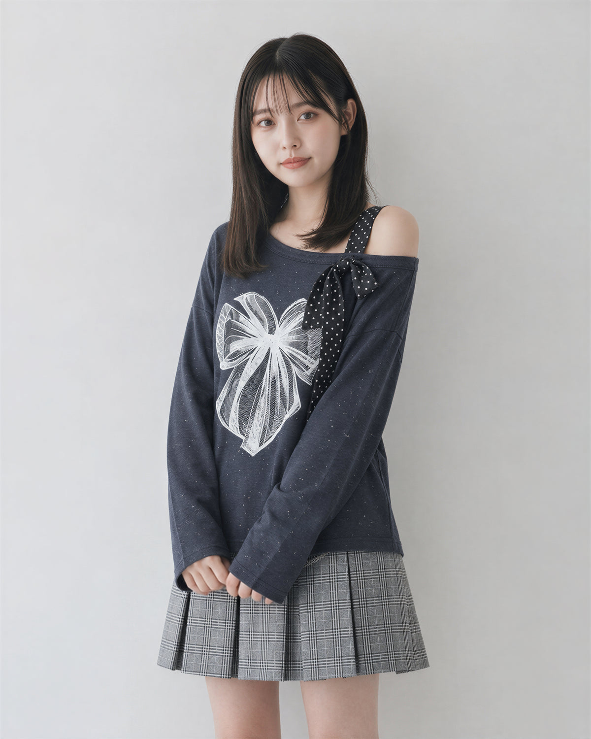 オフショルダー リボンプリントTシャツ-ダークブルー-FREE