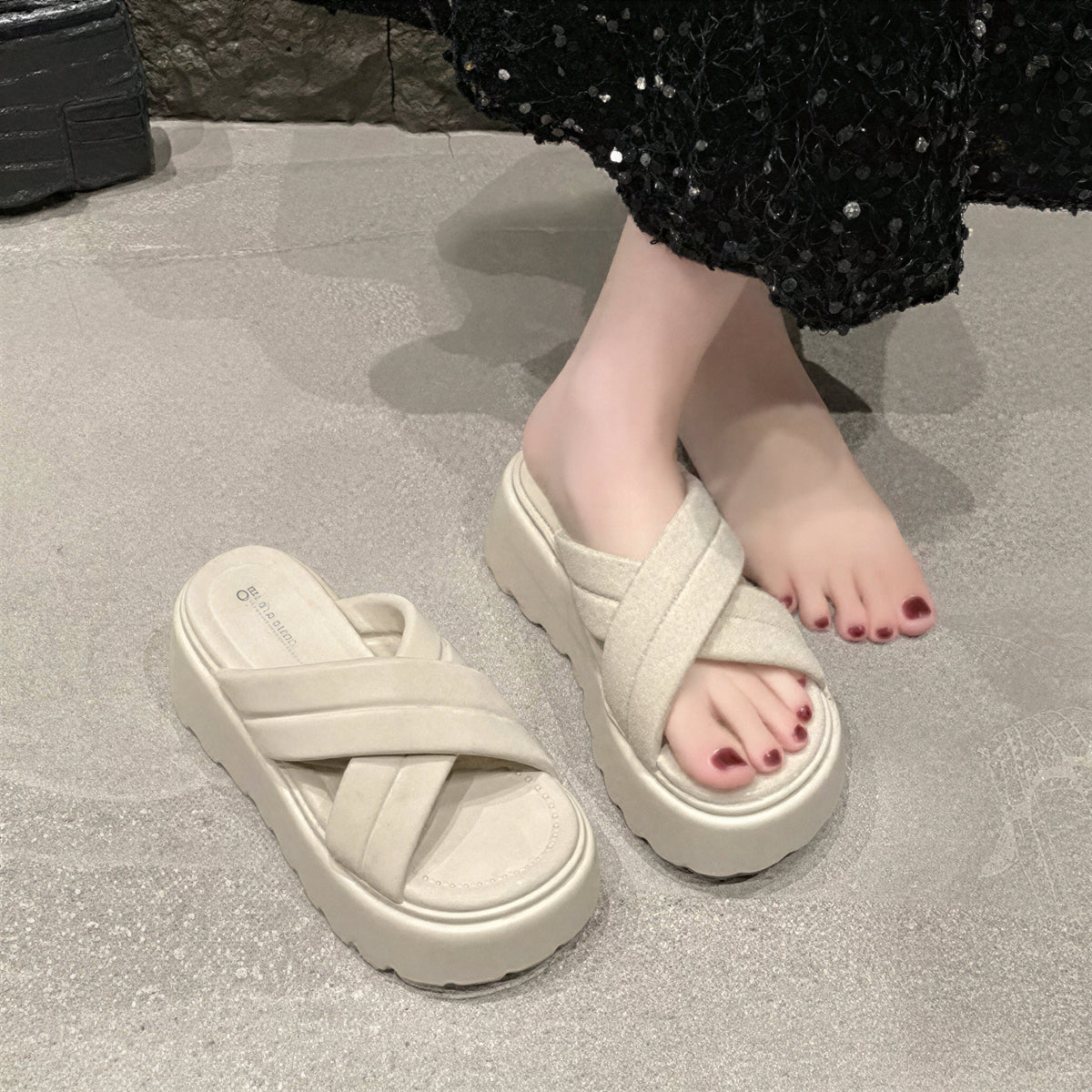 厚底ウェッジソール クロスベルト 滑りにくいギザ底サンダル