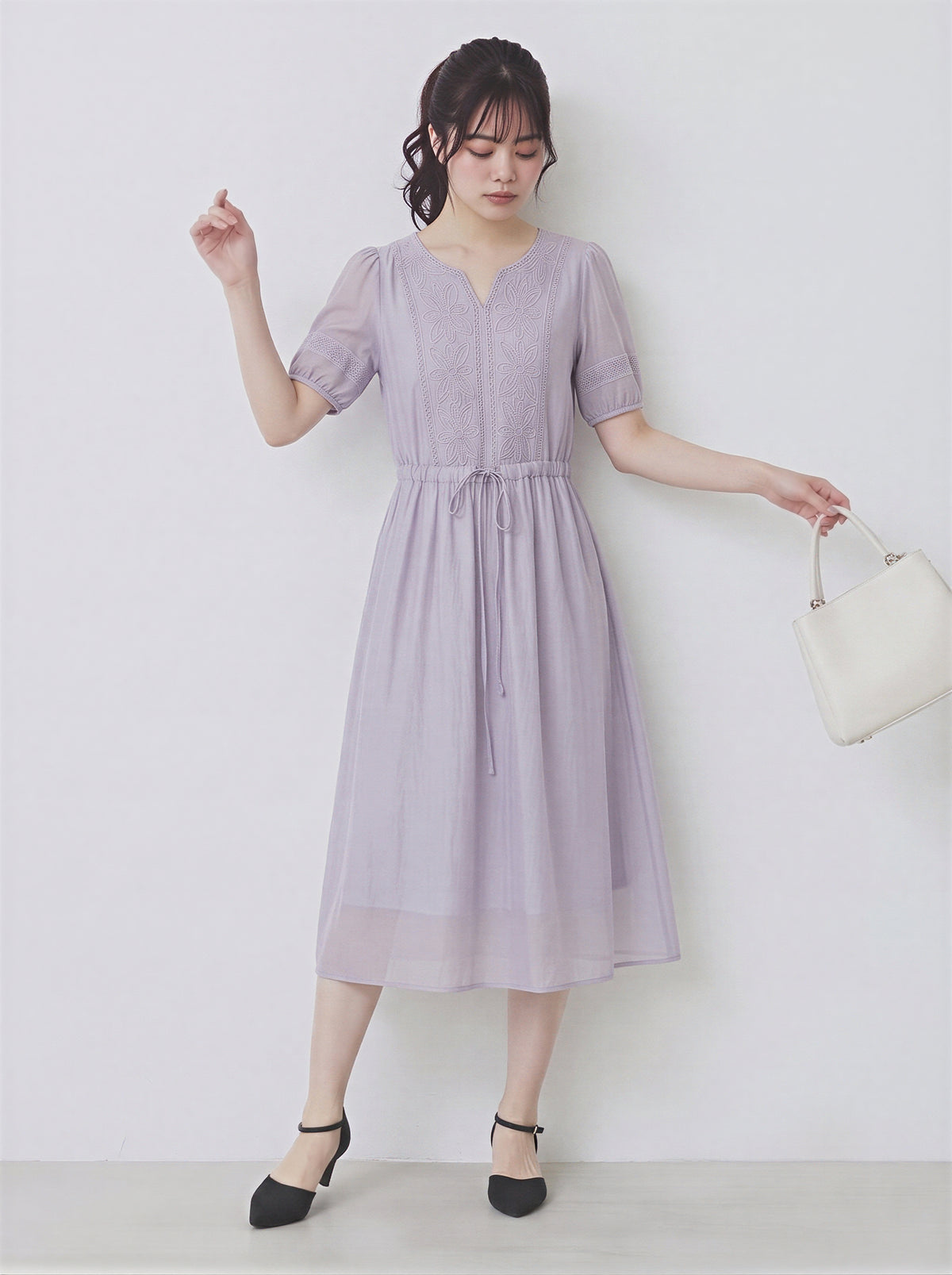 ライトパープル 刺繍入り ウエストマーク 半袖ワンピース