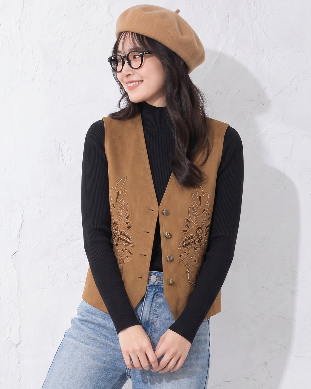 刺繍カットワーク・Vネックベスト
