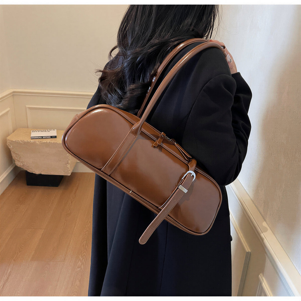 ロングショルダーストラップ 光沢アンダーアーム バゲットバッグ