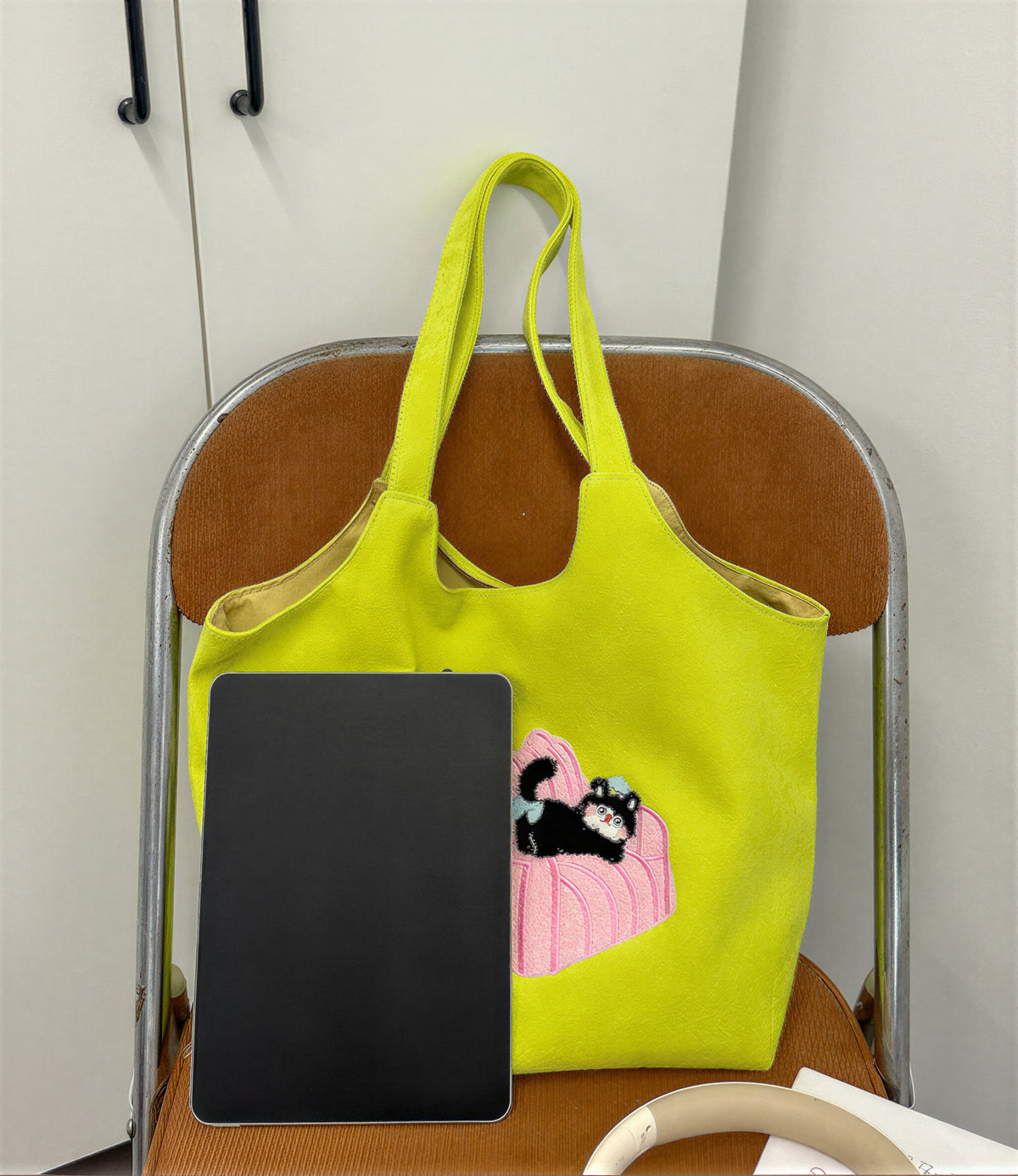 猫アップリケ刺繍 やわらかスエード調 トートバッグ