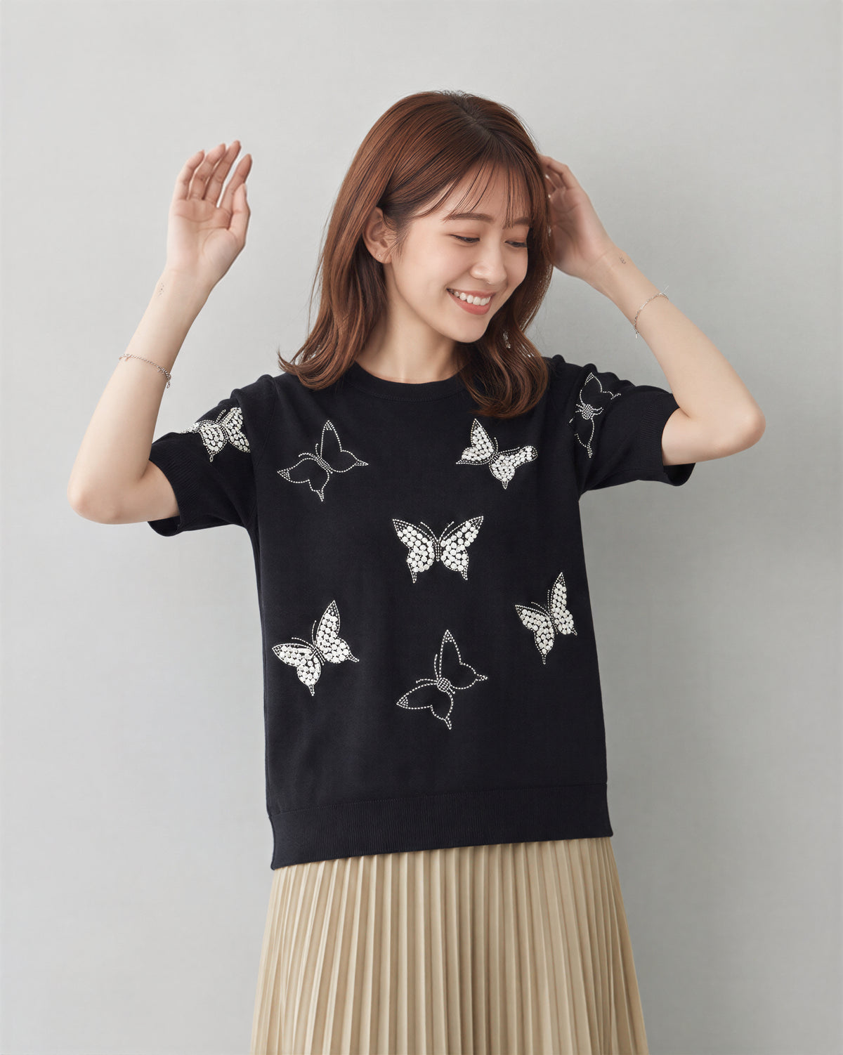パール蝶モチーフ付き クルーネック半袖ニット-ブラック-2XL