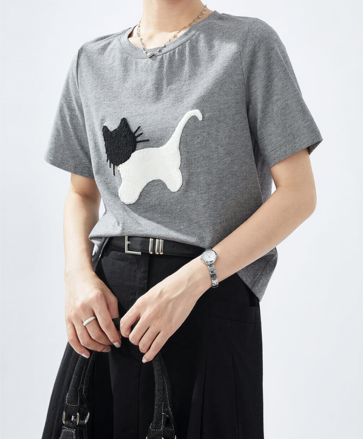 コットン素材、ネコ！子猫刺繍半袖Tシャツデザイン感ゆったりトップス