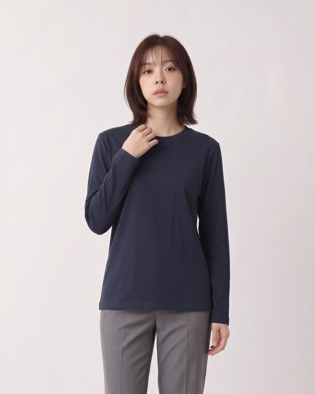 クルーネック ストレートシルエット ゆったり 長袖Tシャツ
