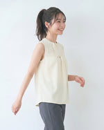 ボウタイ付きスタンドカラー ドレープノースリーブブラウス-ベージュ-XL